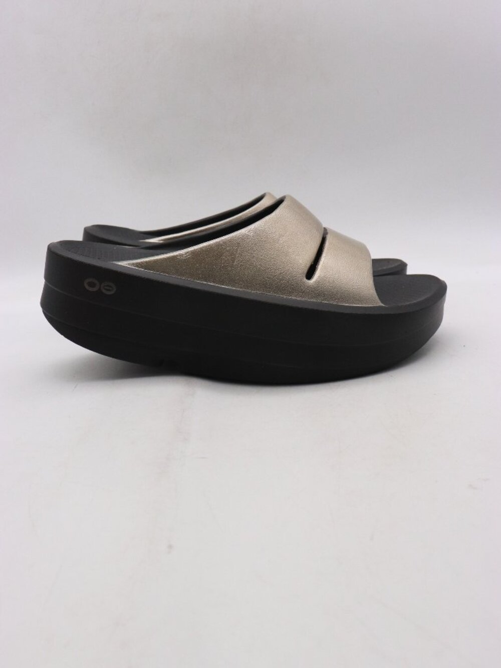 OOFOS OOmega OOahh Women's 7 EU 38 Luxe Platform Slides Casual Sandals